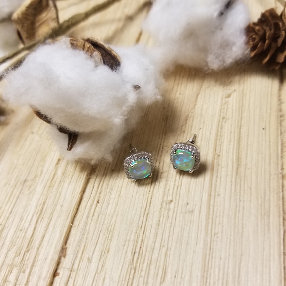 🌋🌋HOST PICK🌋🌋 Light Green GenuineOpal Cushion Cut Earrings in SILVER plating - Picture 11 of 13